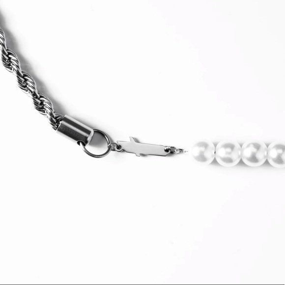 THRYFTY PEARLS/ROPE NECKLACE - Picture 5 of 8